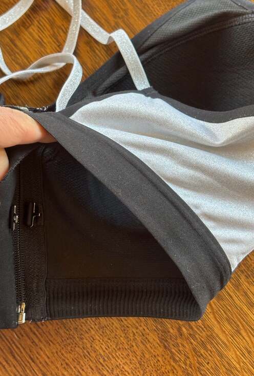 Victoria's Secret Lot: Front-Close Sport Bra (32DD) & PINK Wireless Push-Up Bra - Picture 2 of 9